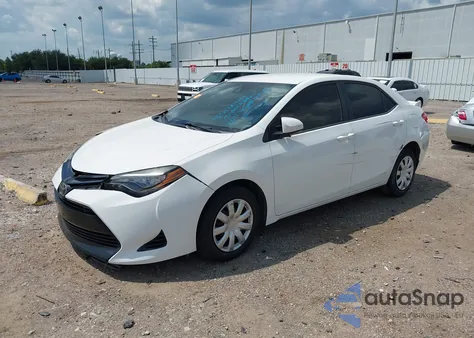 2017 Toyota Corolla Le z USA, uszkodzony, nr VIN 5YFBURHE3HP588995